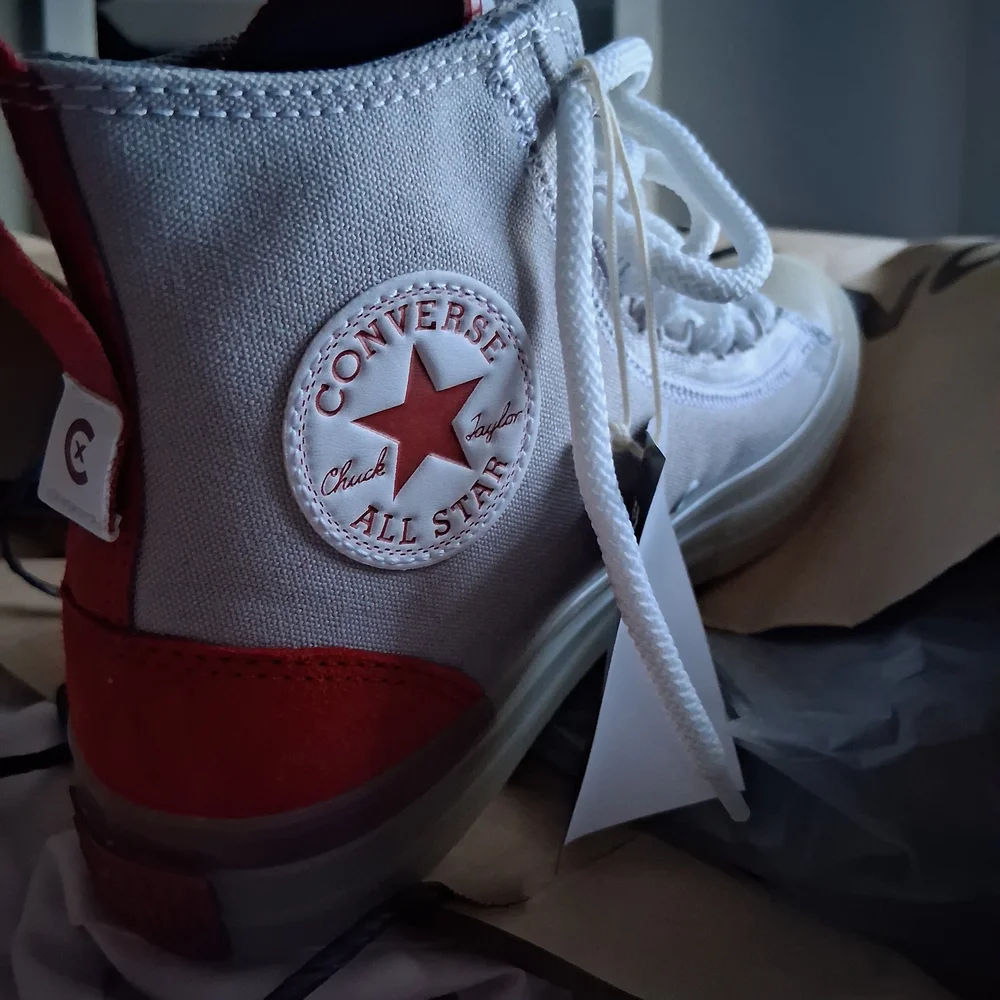 Converse Men's Red And White Sneaker - Picture 9 of 9